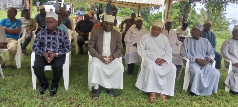 WAZIRI HAMZA AONGOZA ZIARA YA DUA YA MAREHEMU SHEIKH ABOUD JUMBE