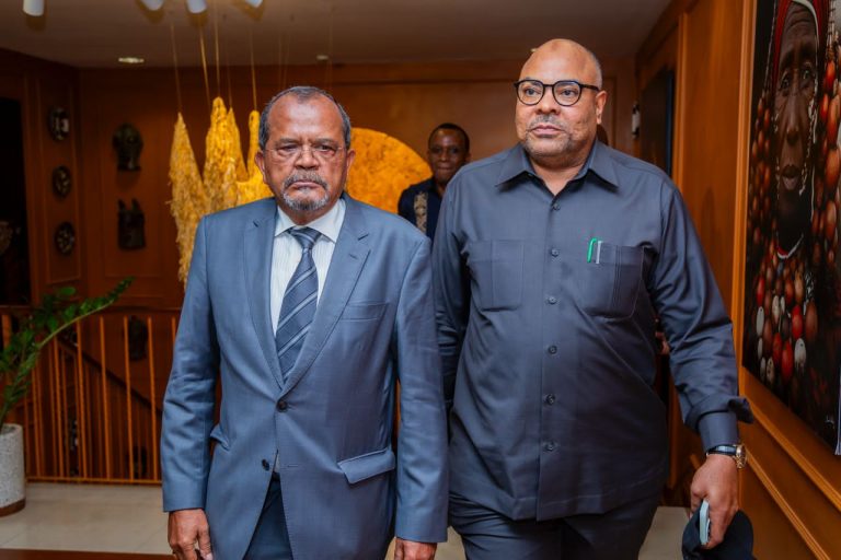 WAZIRI KOMBO AWASILI ANGOLA