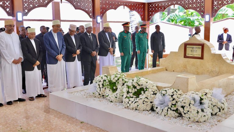 WAZIRI MKUU ASHIRIKI MAADHIMISHO YA KUMBUKUMBU YA MIAKA 53 YA KIFO CHA KARUME