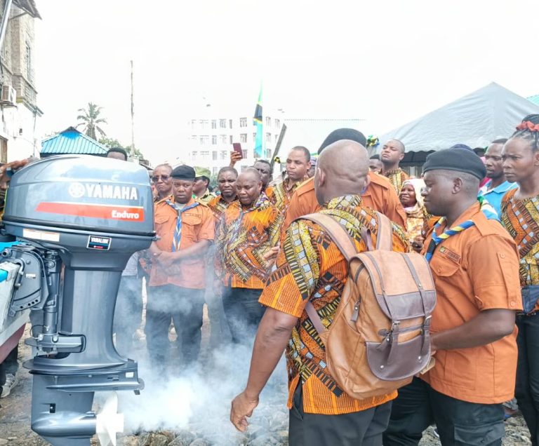 MWENGE WA UHURU WAZINDUA BOTI YA DORIA NA UKAGUZI BAHARINI BAGAMOYO, KUSIMAMIA RASIRIMALI ZA UVUVI