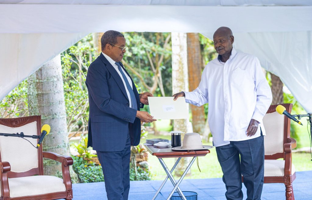 KIKWETE AWASILISHA UJUMBE MAALUM WA RAIS SAMIA KWA RAIS WA UGANDA