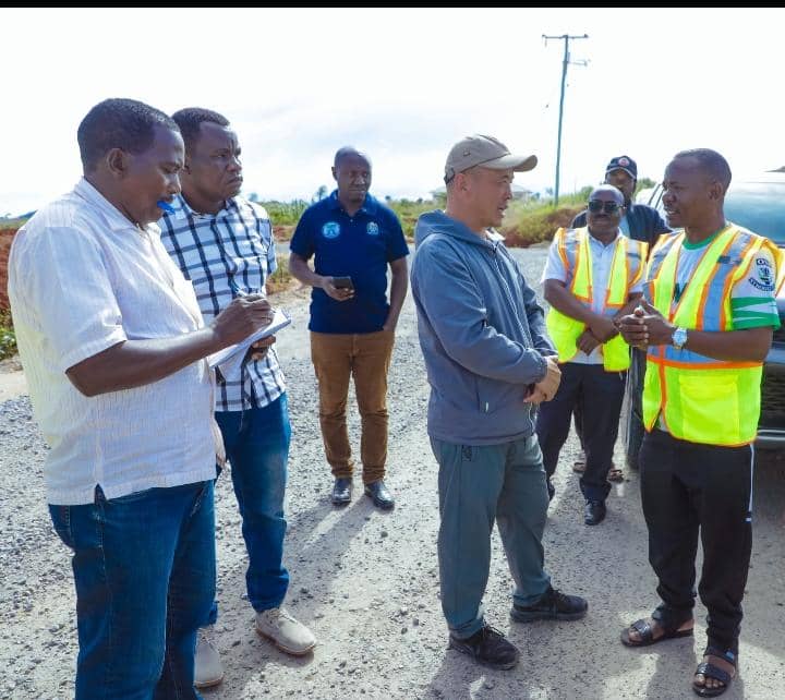 DC SUMBAWANGA AWATAKA WAKANDARASI KUFANYA KAZI KWA WELEDI
