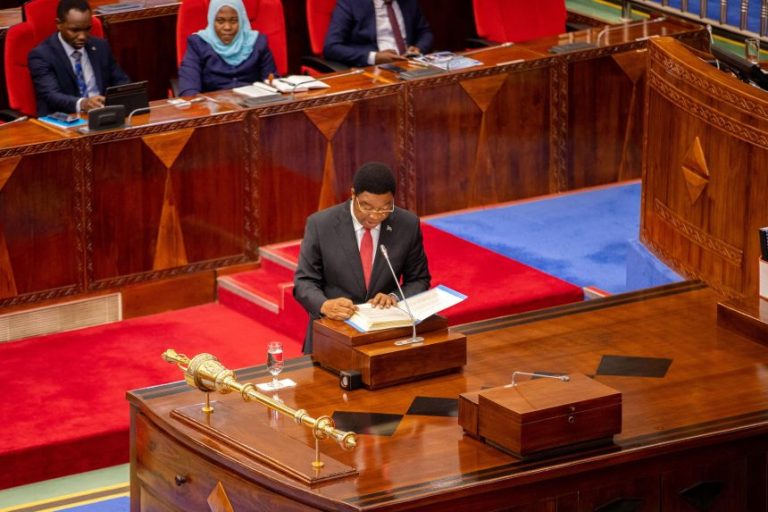 MAJALIWA: SERIKALI KUENDELEZA UJENZI WA BARABARA ZA KIMKAKATI