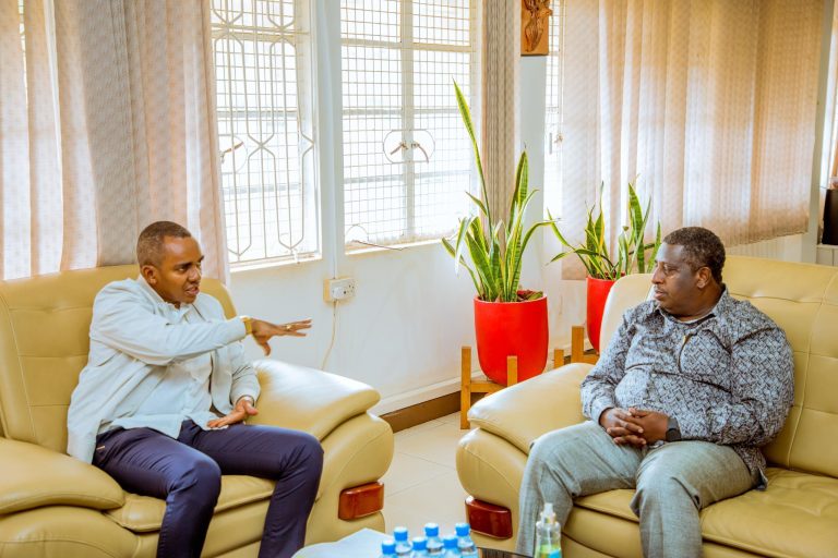 WAZIRI SILAA AANZA ZIARA YA KIKAZI MKOANI KILIMANJARO