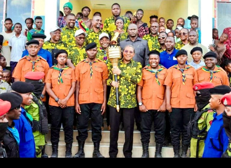 JK APOKEA MWENGE WA UHURU KIJIJINI KWAKE MSOGA