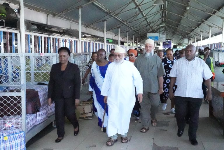 MHADHIRI CHUO KIKUU OMAN AWASILI, KUSHIRIKI KATIKA HAFLA YA TUZO YA MWALIMU J. K NYERERE YA UANDISHI BUNIFU