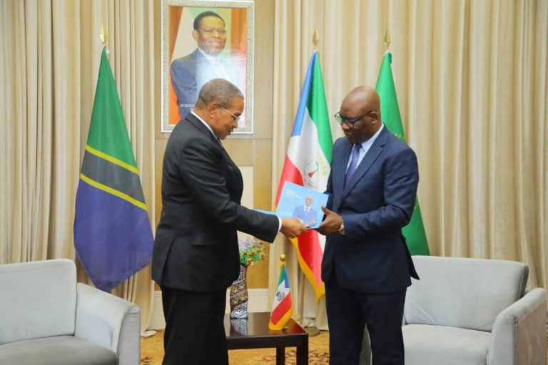DKT. JAKAYA KIKWETE AWASILISHA SALAM MAALUM ZA RAIS SAMIA EQUATORIA GUINEA