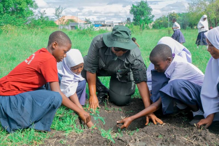 MKOA WA PWANI WAAGIZA KILA HALMASHAURI KUPANDA MITI MILIONI 1.5