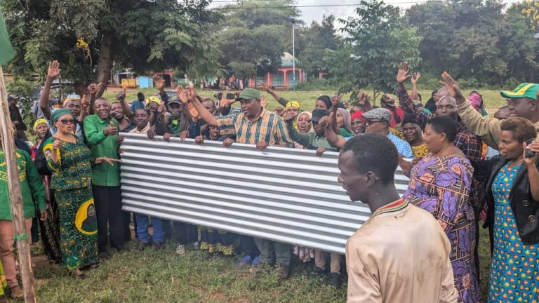 GEKUL ACHANGIA MABATI 30 OFISI YA TAWI MAISAKA A