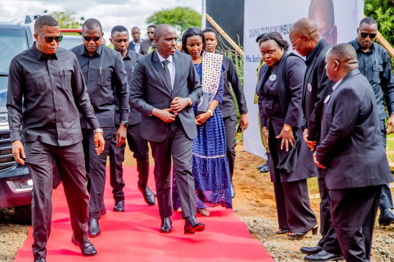 NAIBU WAZIRI DKT. DOTO BITEKO AONGOZA MAZISHI YA GISSIMA  NYAMO- HANGA