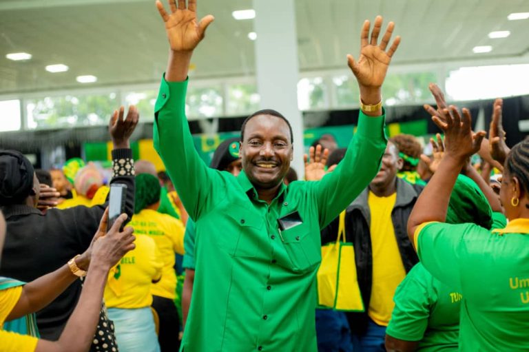 MBUNGE KOKA AMPA KONGOLE RAIS.DKT SAMIA KWA KUTENGA FEDHA UTEKELEZAJI WA ILANI JIMBO LA KIBAHA MJI