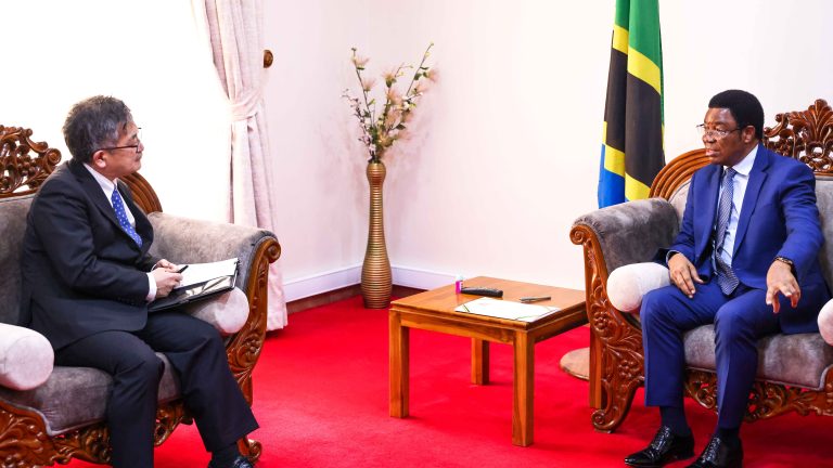 WAZIRI MKUU AKUTANA NA BALOZI WA JAPAN NCHINI