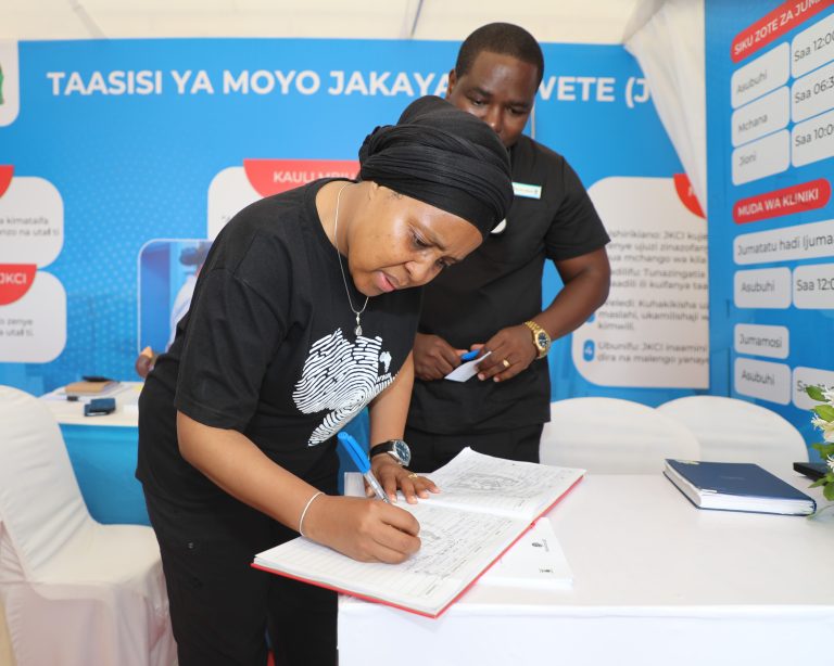 VIONGOZI WATEMBELEA BANDA LA JKCL MAONESHO YA OSHA