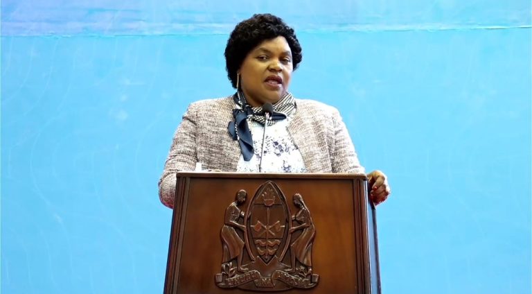 WAZIRI MHAGAMA AMPONGEZA DKT. MOLLEL KWA UTENDAJI WIZARA YA AFYA