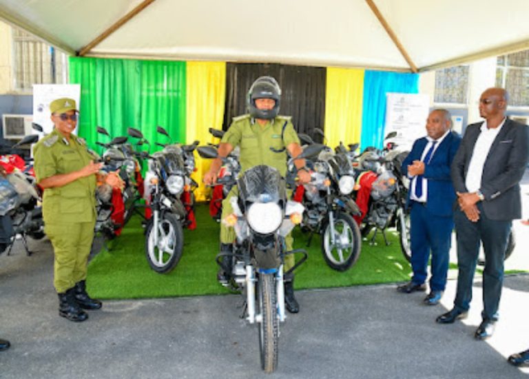 JESHI LA POLISI LAPOKEA PIKIPIKI 15 KUTOKA MGODI WA GGM KUIMARISHA DORIA