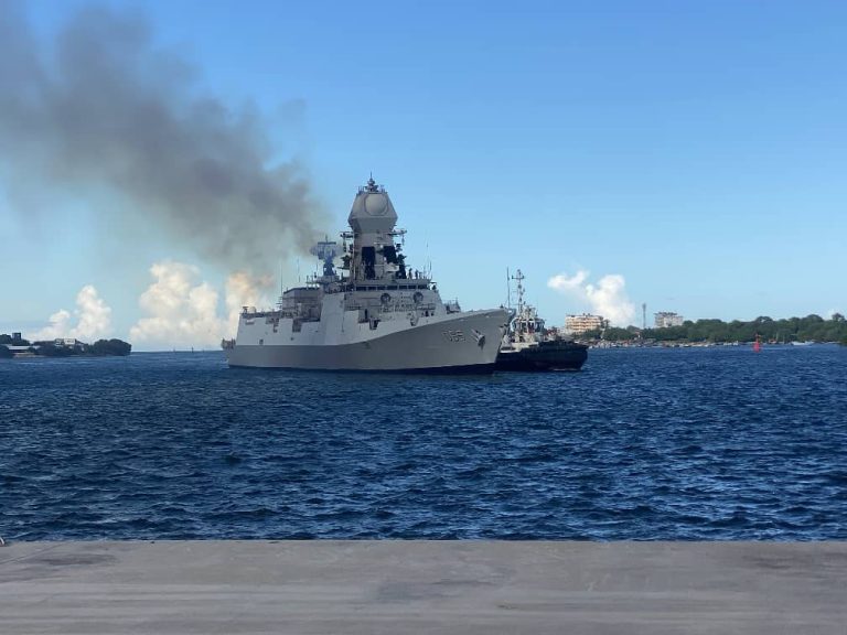 MKUU WA KAMANDI JESHI LA WANAMAJI APOKEA MALI YA KIVITA JESHI LA INDIA