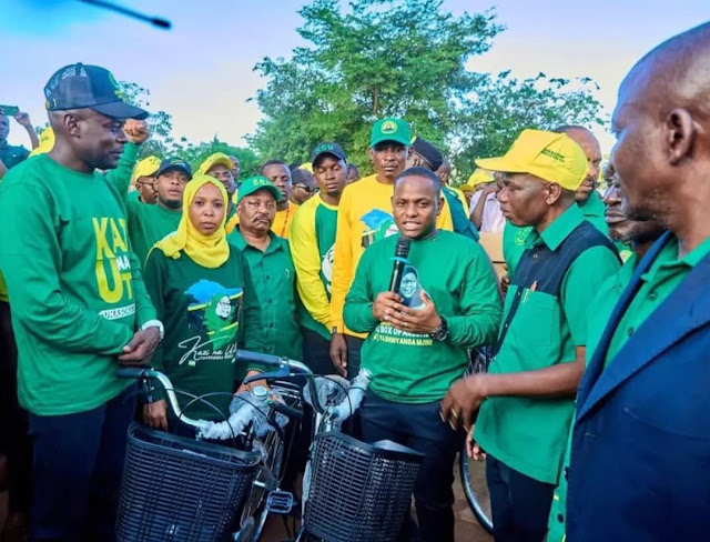 MBUNGE WA MSALALA AKABIDHI BAISKELI KWA WENYEVITI WA VIJIJI KUFUATILIA MIRADI JIMBONI