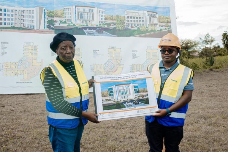 IAA YAMKABIDHI ENEO MKANDARASI KUJENGA MAJENGO MAWILI KAMPASI YA BABATI