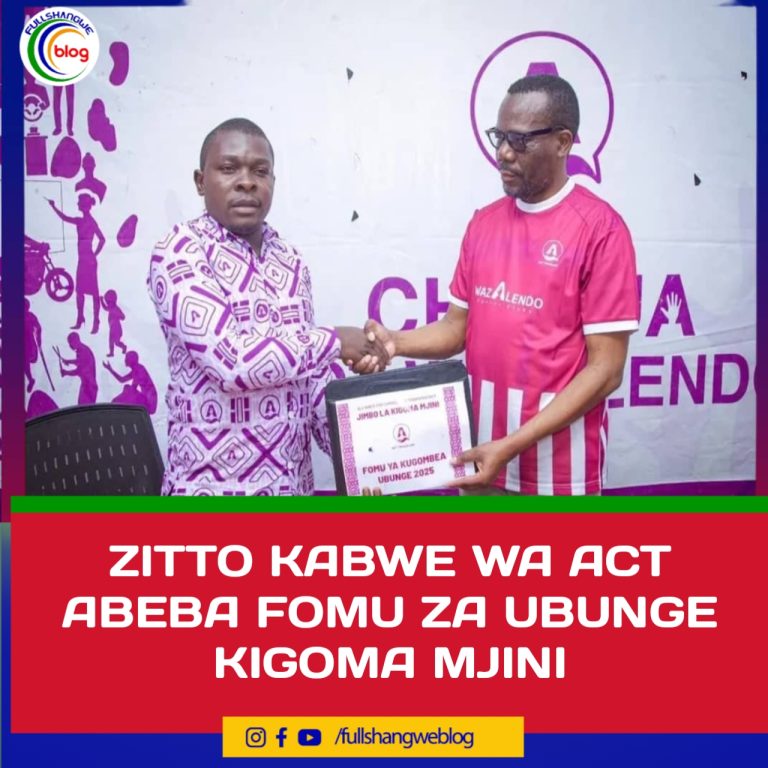 ZITTO KABWE WA ACT ABEBA FOMU ZA UBUNGE KIGOMA MJINI