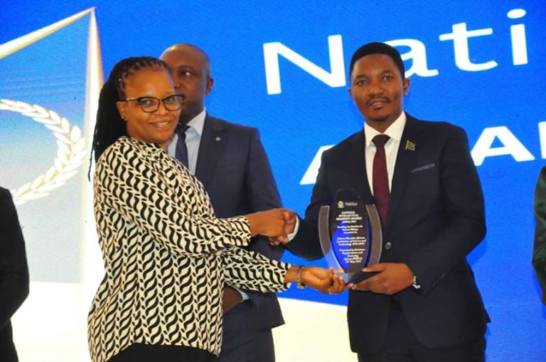 TAASISI YA NELSON MANDELA YAPEWA TUZO KWA KUONGOZA USAJILI WA HAKIMILIKI