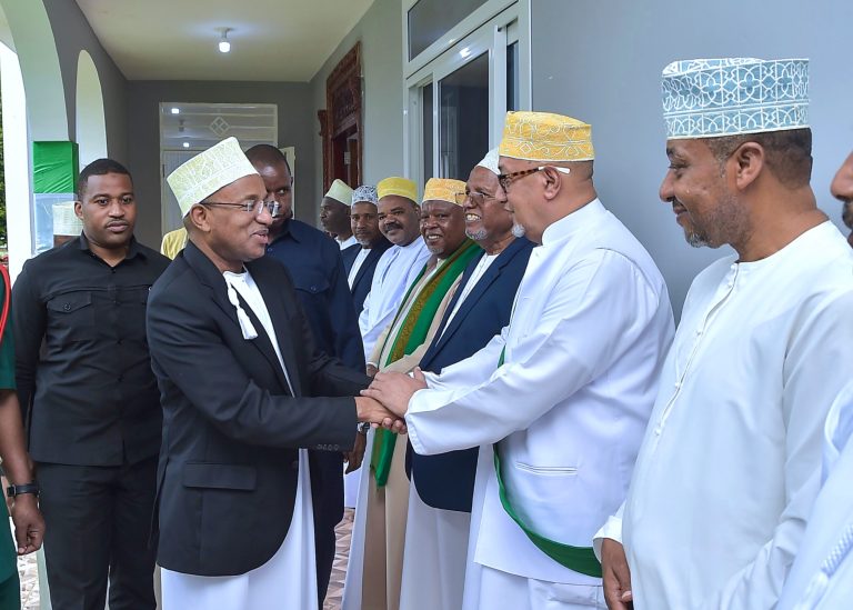 RAIS WA ZANZIBAR ALHAJJ DKT. MWINYI AMEFUNGUA MASJID JIBRIL FUONI BWITI NA SALA YA IJUMAA