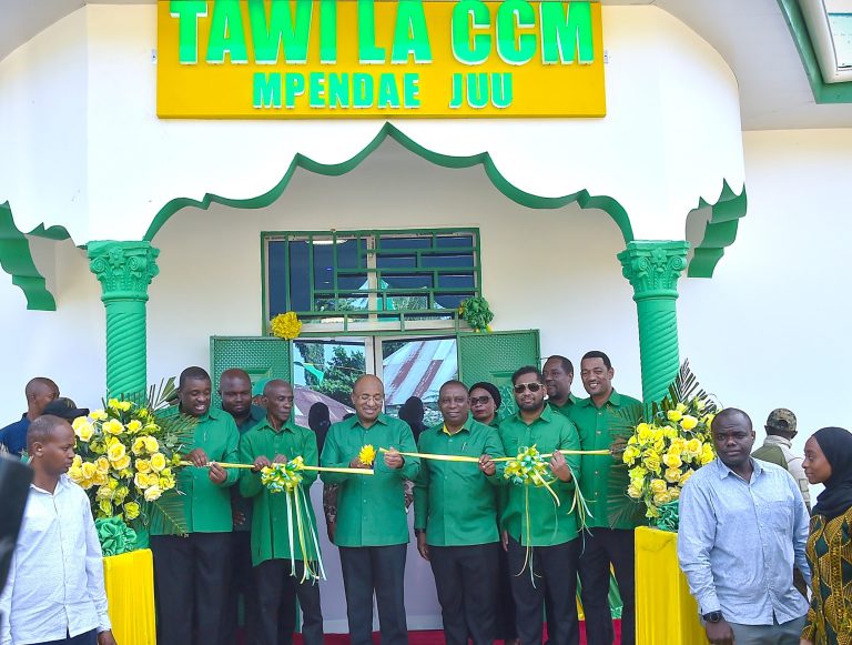 MAKAMU MWENYEKITI WA CCM ZANZIBAR RAIS WA ZANZIBAR MHE.DKT. MWINYI AFUNGUA JENGO JIPYA LA TAWI LA CCM MPENDAE JUU WILAYA YA MJINI UNGUJA