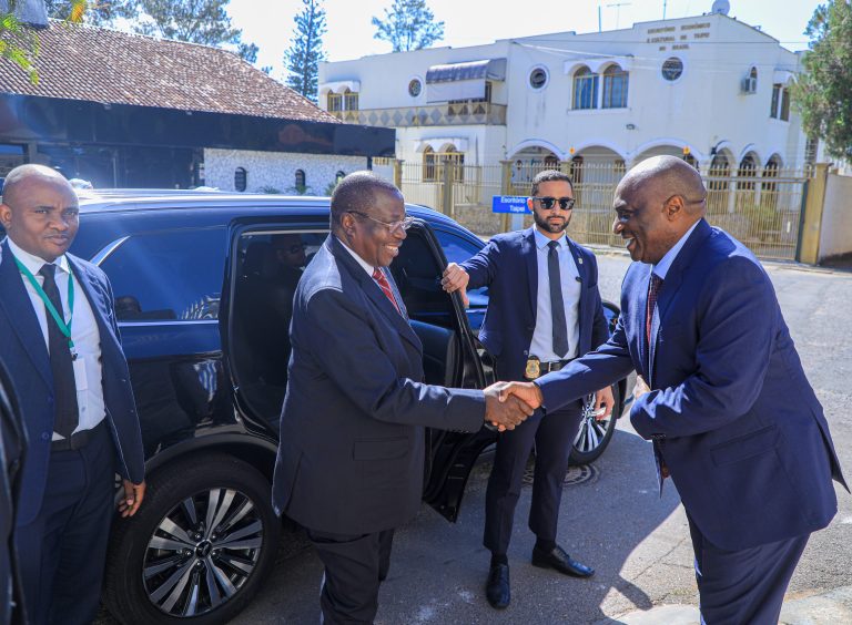 MAKAMU WA RAIS AFANYA MAZUNGUMZO NA WATUMISHI WA UBALOZI WA TANZANIA NCHINI BRAZIL