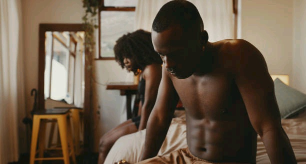 JINSI HOUSE BOY ALIVYOFUMANIWA AKITEMBEA NA MKE WA BOSI WAKE!