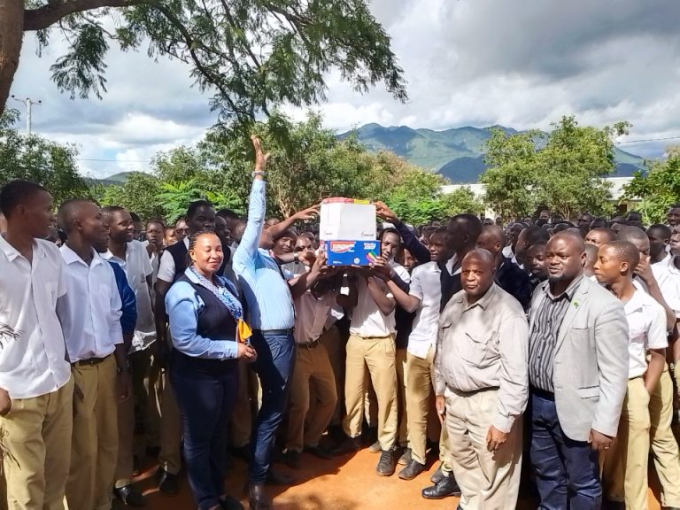 BENKI YA NMB SAME YAKABIDHI VIFAA VYA MITHIHANI KWA WANAFUNZI WA KIDATO CHA SITA