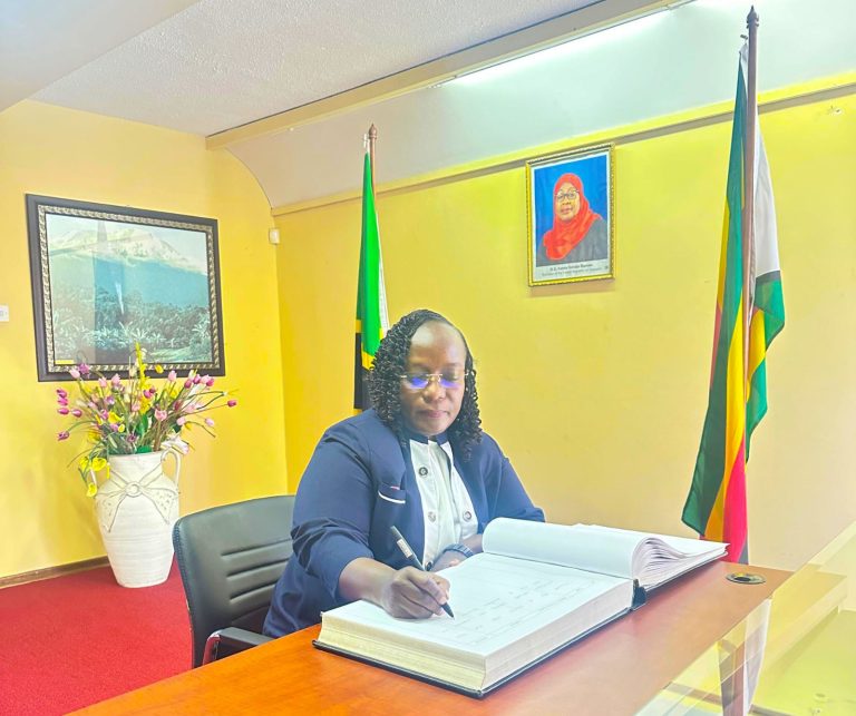 BALOZI KAGANDA AHIMIZA USHIRIKIANO KWA WATUMISHI WA UBALOZI WA TANZANIA NCHINI ZIMBABWE