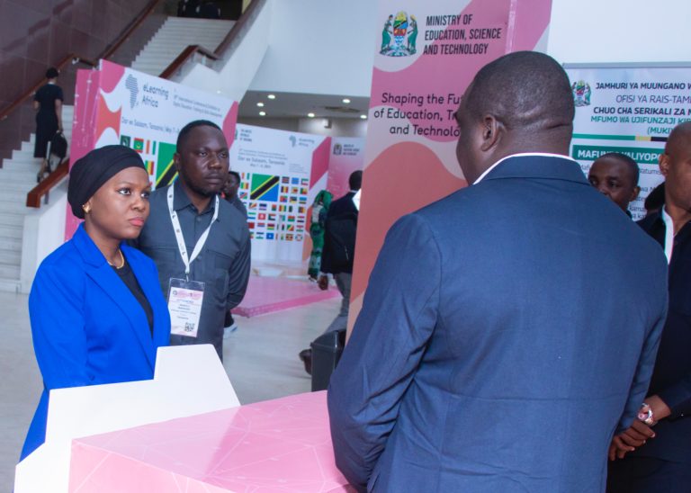 NAIBU WAZIRI TAMISEMI ATEMBELEA BANDA LA TAMISEMI KONGAMANO LA ELIMU