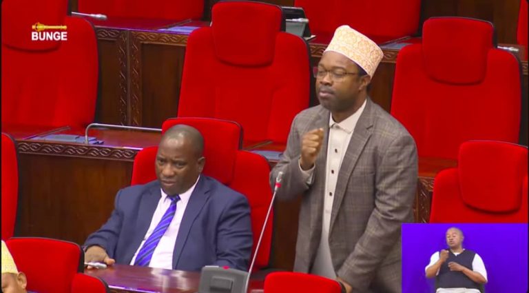 MBUNGE AMSHUKURU AWESO KWA KUMALIZA SHIDA YA MAJI TUNDURU KASKAZINI