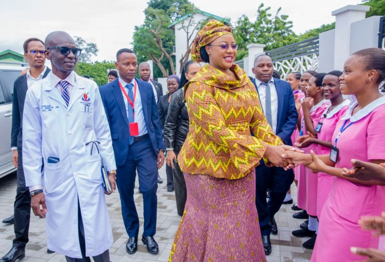 MKE WA RAIS WA MSUMBIJI AVUTIWA NA HUDUMA ZA KIBINGWA HOSPITALI YA TAIFA MUHIMBILI