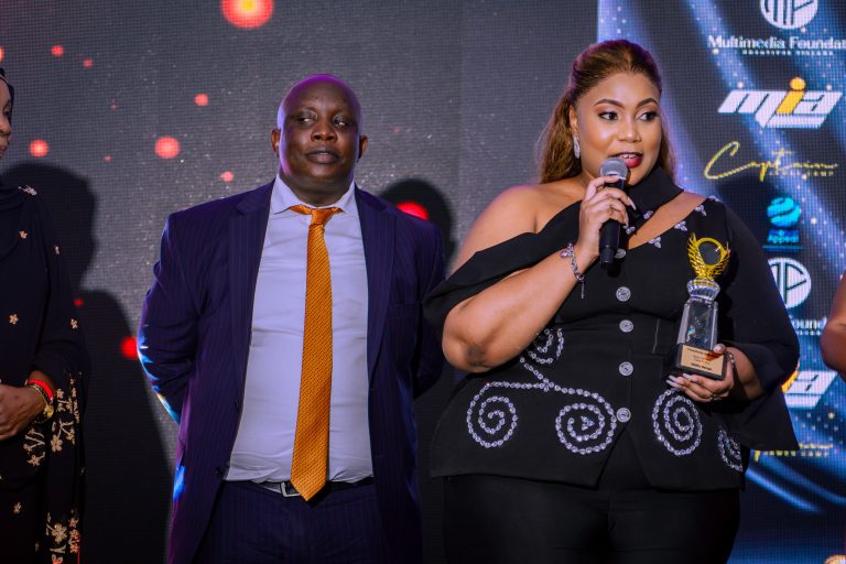 RAIS SAMIA SULUHU APATIWA TUZO YA JUU YA HESHIMA KATIKA TAMASHA LA THAMANI AWARDS 2025 NCHINI KENYA