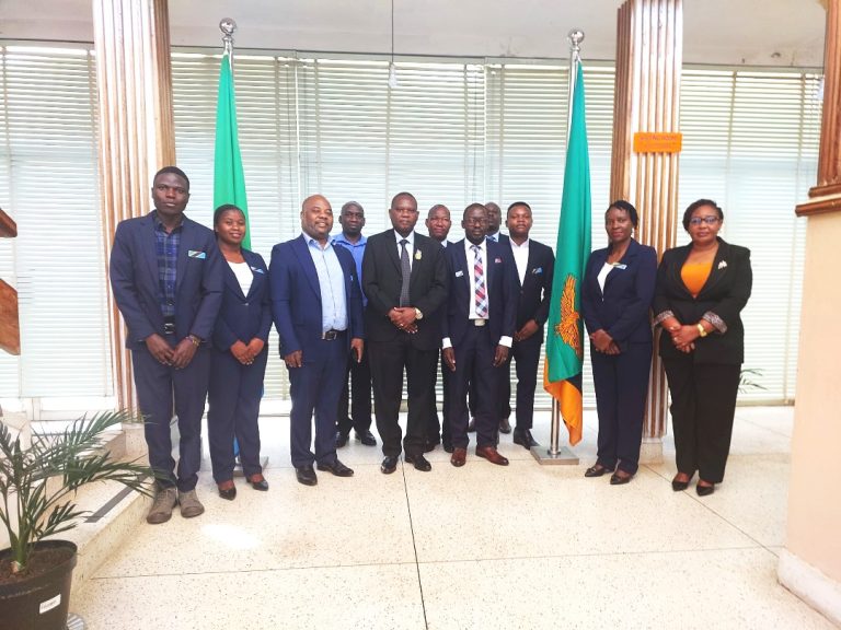 MADAKTARI NA WAUGUZI KUTOKA HOSPITALI YA RUFAA YA KANDA MBEYA WATEMBELEA UBALOZI WA TANZANIA NCHINI ZAMBIA