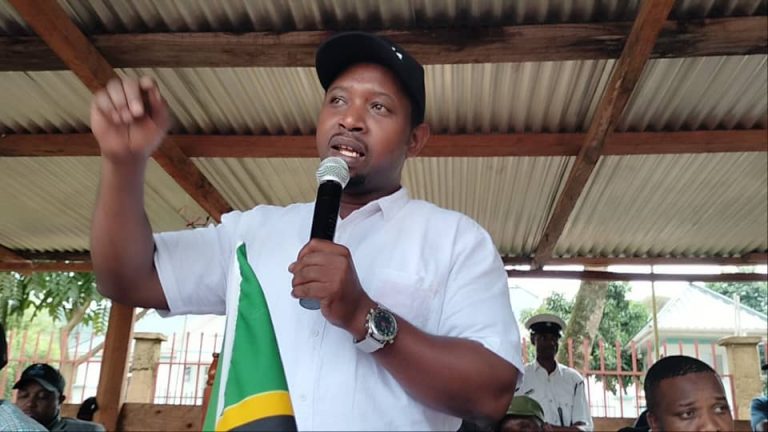 DC SUMAYE AGAWA REFLECTOR 1000 KWA BODA BODA AKIHAMASISHA KUJIANDIKISHA KWA UCHAGUZI MKUU