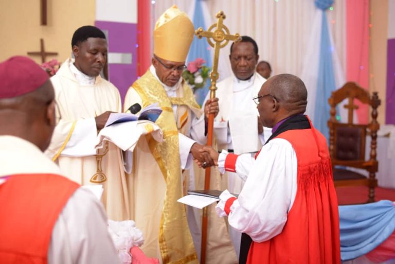 ASKOFU DKT.DICKSON CHILONGANI ASIMIKWA KUWA MKUU WA PILI WA CHUO KIKUU CHA ST JOHN TANZANIA