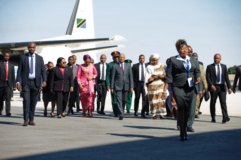 RAIS MWINYI KUMWAKILISHA RAIS SAMIA SADC ZIMBABWE