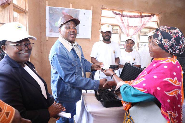 INEC YAWATAKA WATANZANIA KUJIANDIKISHA KATIKA DAFTARI LA WAPIGA KURA