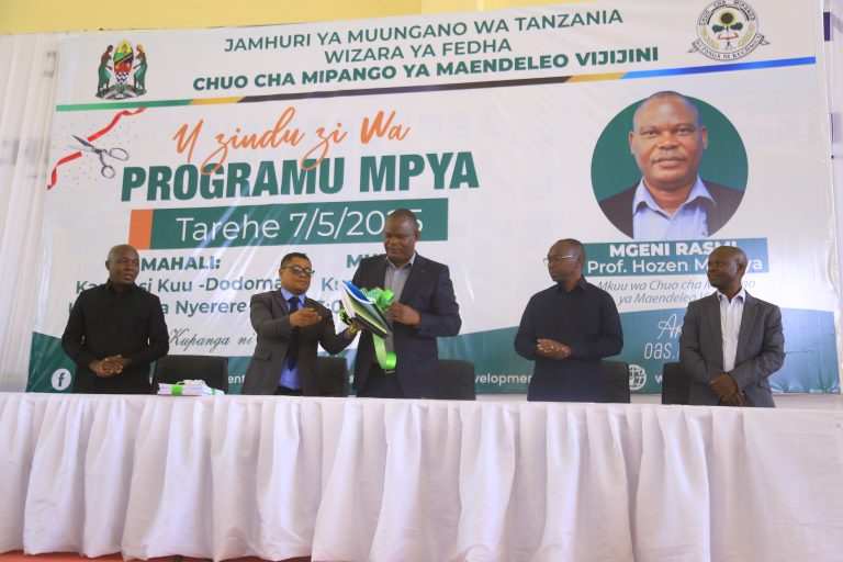 PROF.MAYAYA AZINDUA KOZI MPYA 10 CHUO CHA MIPANGO YA MAENDELEO VIJIJINI