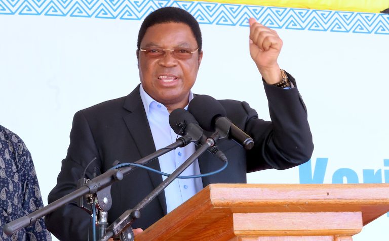 WAZIRI MKUU AWEKA JIWE LA MSINGI LA UJENZI WA HOSPITALI YA WILAYA YA SENGEREMA NA KUZUNGUMZA NA WANANCHI
