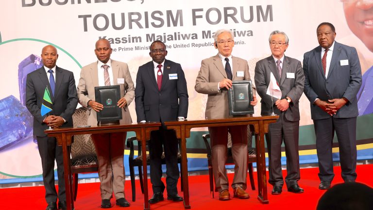 WAZIRI MKUU ASHUHUDIA UTIAJI SAINI MAKUBALIANO YA UJENZI WA KITUO CHA KUPANDIKIZA FIGO BMH