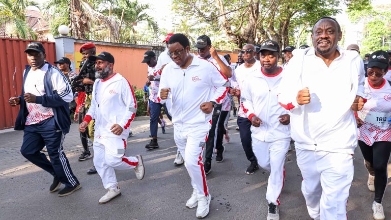 WAZIRI MKUU ASHIRIKI MBIO ZA HISANI ZA SAIFEE MARATHON