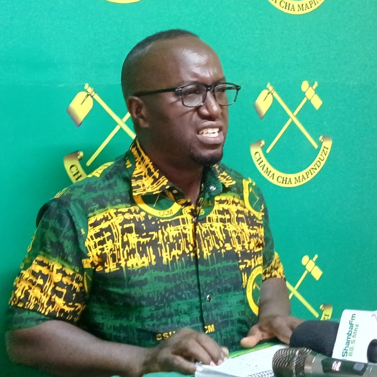FADHILI NGAJILO AWASHUKURU WANAIRINGA MJINI