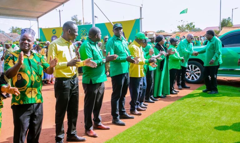 DKT.NCHIMBI AWASILI NACHINGWEA KUOMBA KURA ZA USHINDI WA KISHINDO ZA CCM