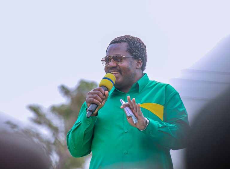 DKT.NCHIMBI AWASALIMIA WANANCHI WA JIMBO LA MANONGA,AMUOMBEA KURA DKT.SAMIA