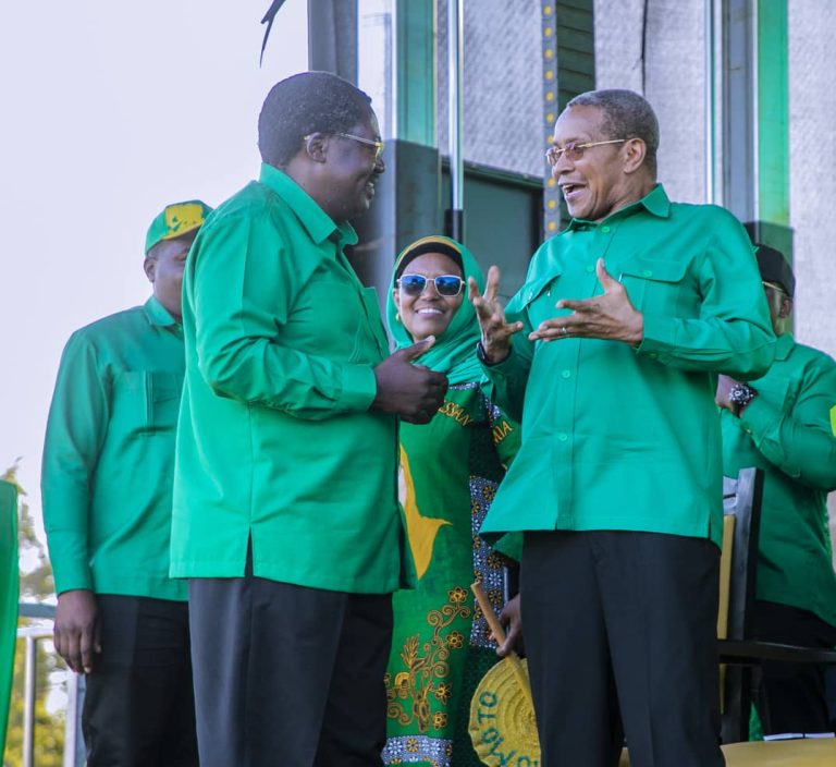RAIS MSTAAFU JAKAYA KIKWETE AWAJIBU WANAOMZUSHIA KIFO