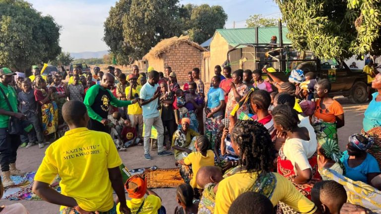 MGOMBEA UBUNGE NKASI KASKAZINI AWAOMBA WANANCHI KUMPIGIA KURA