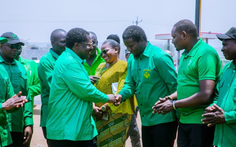 DKT.NCHIMBI NDANI YA JIMBO LA MOMBA,SONGWE AKIFANYA ‘FINISHING” MIKUTANO YA KAMPENI 