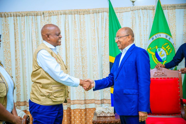 RAIS MWINYI AKUTANA NA MISHENI YA UANGALIZI WA UCHAGUZI YA AU